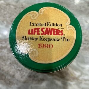 Christmas limited edition 1990 LifeSavers Tin. Holiday Keepsake Tin